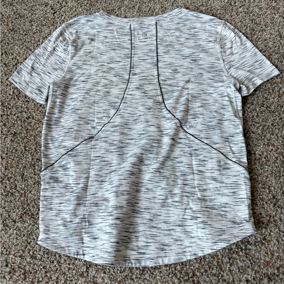 Lululemon Long Distance Short Sleeve Heathered Gray T-Shirt - Picture 6 of 7